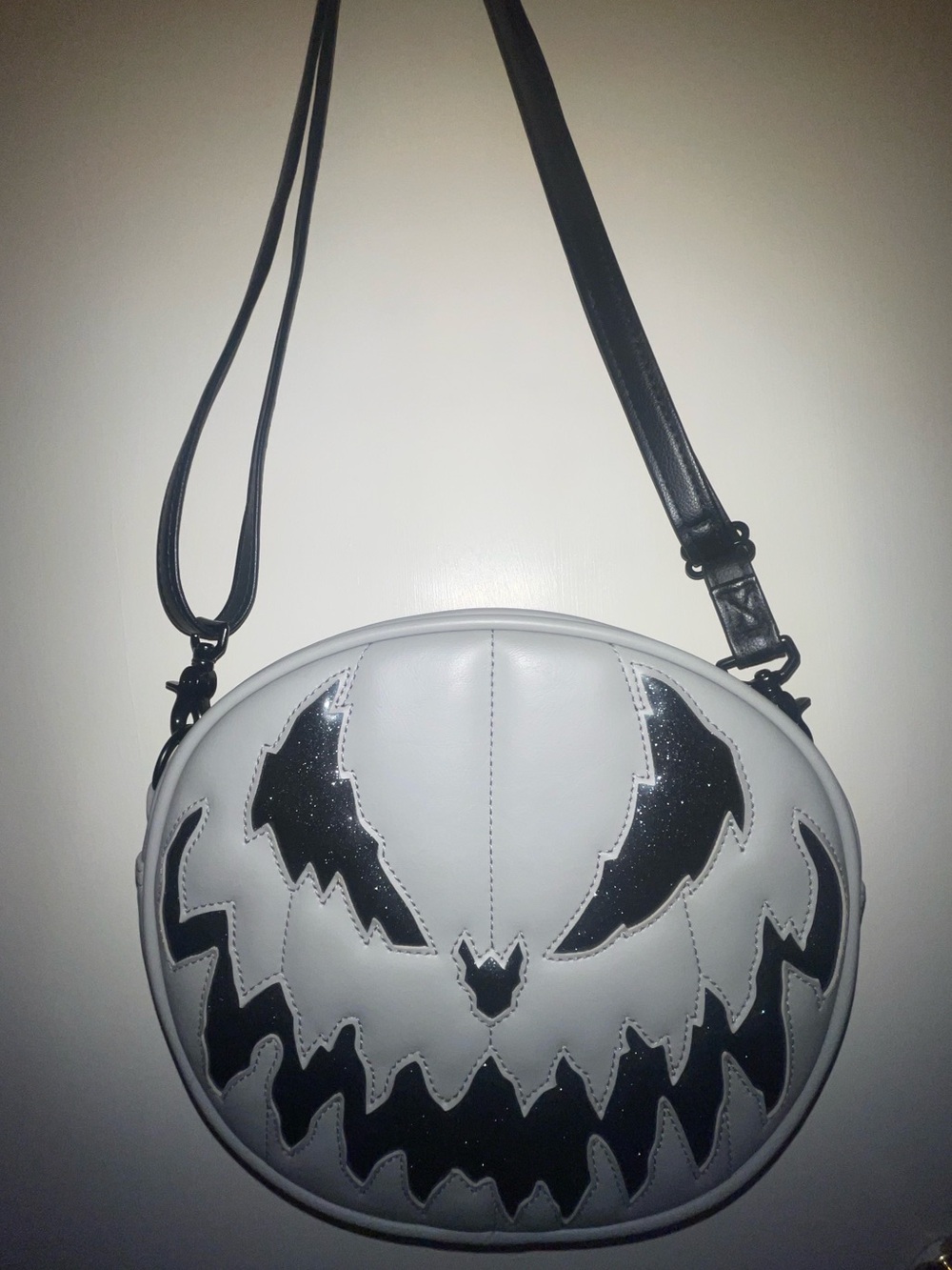 Love pain & stitches: Handcrafted Pumpkin - Light Gray with Black Glitter